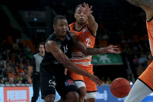 现不尽如人 现不尽如人