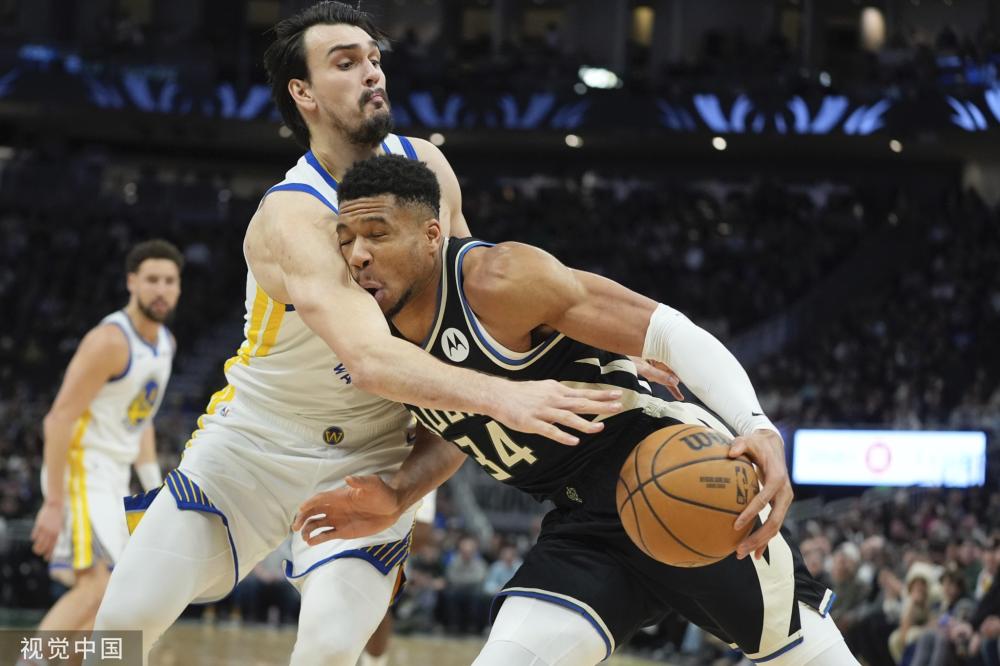 形成鲜明对 形成鲜明对